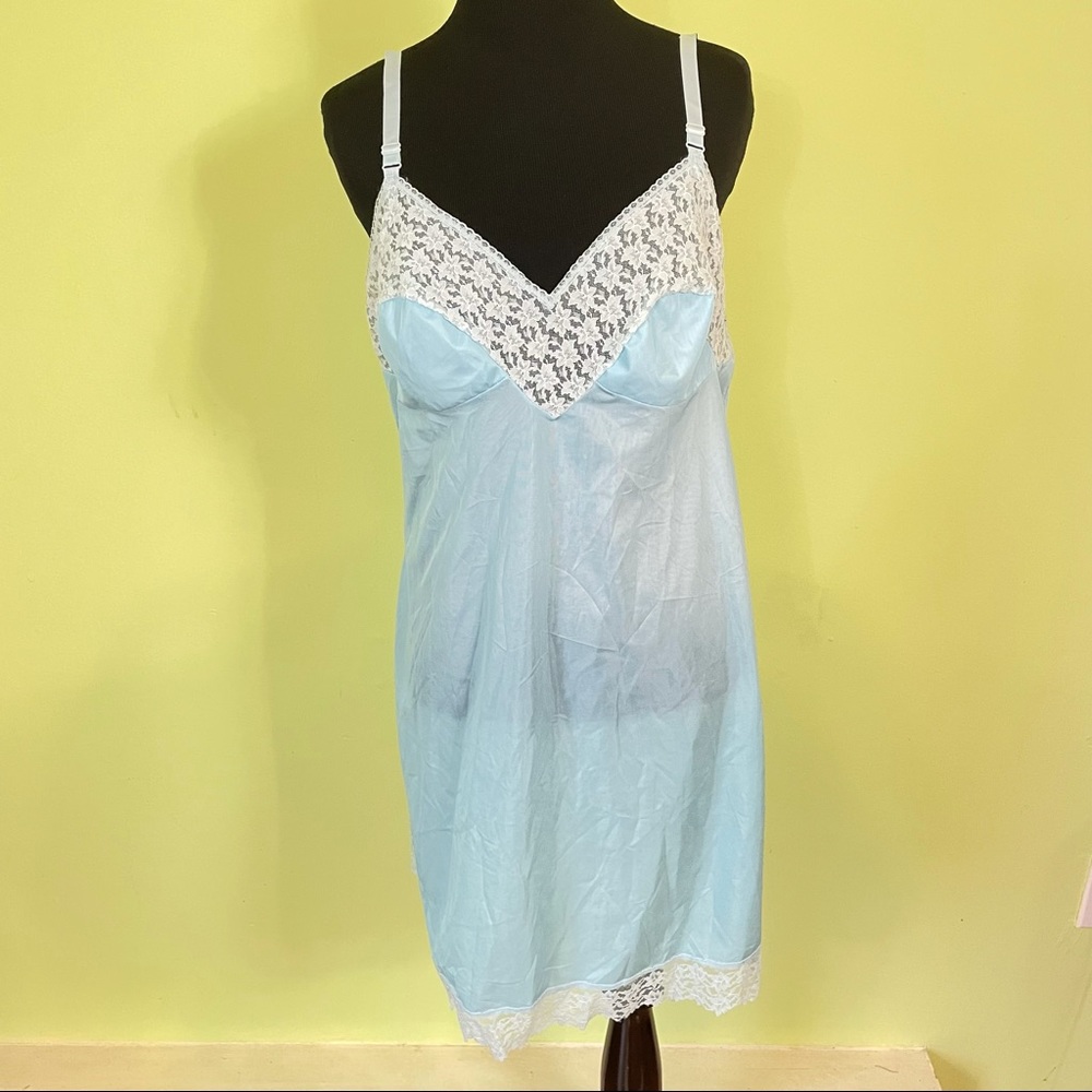 VINTAGE BLUE WHITE LACE CLINGLESS LINGERIE NIGHTGOWN SLIP SIZE MEDIUM